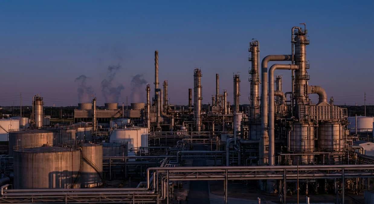 Нефтяные котировки замедлили рост на фоне ситуации в Персидском заливе