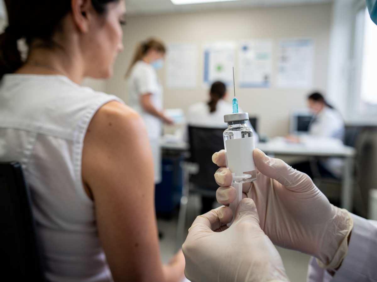 Глава подразделения вакцин FDA покинет свой пост в апреле