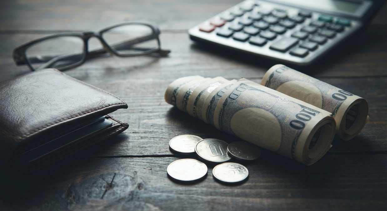 Банк России опустил официальные курсы доллара и евро с 28 марта