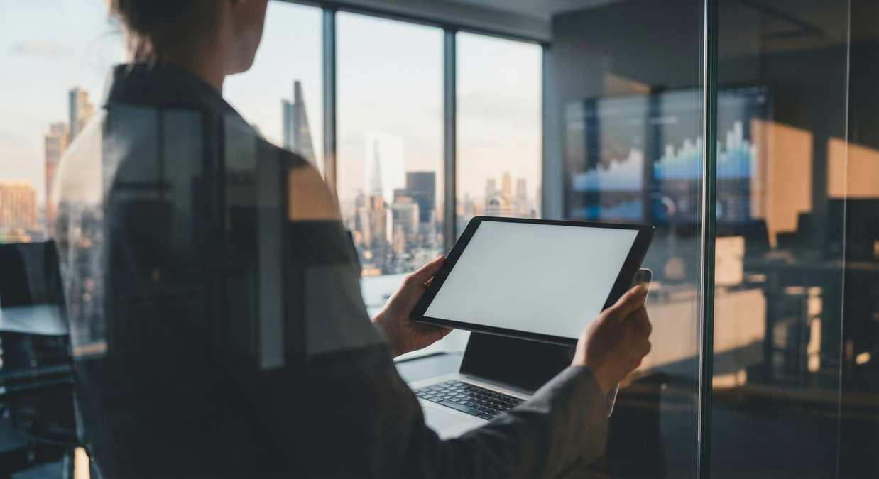 Великобритания оштрафовала структуру Apple за переводы российскому сервису Okko