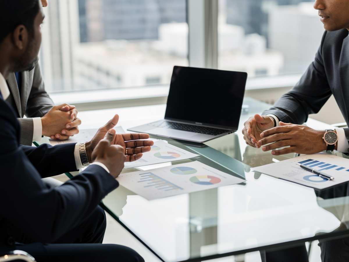 Уоррен Баффет сохранил контроль над инвестициями Berkshire Hathaway после ухода с поста