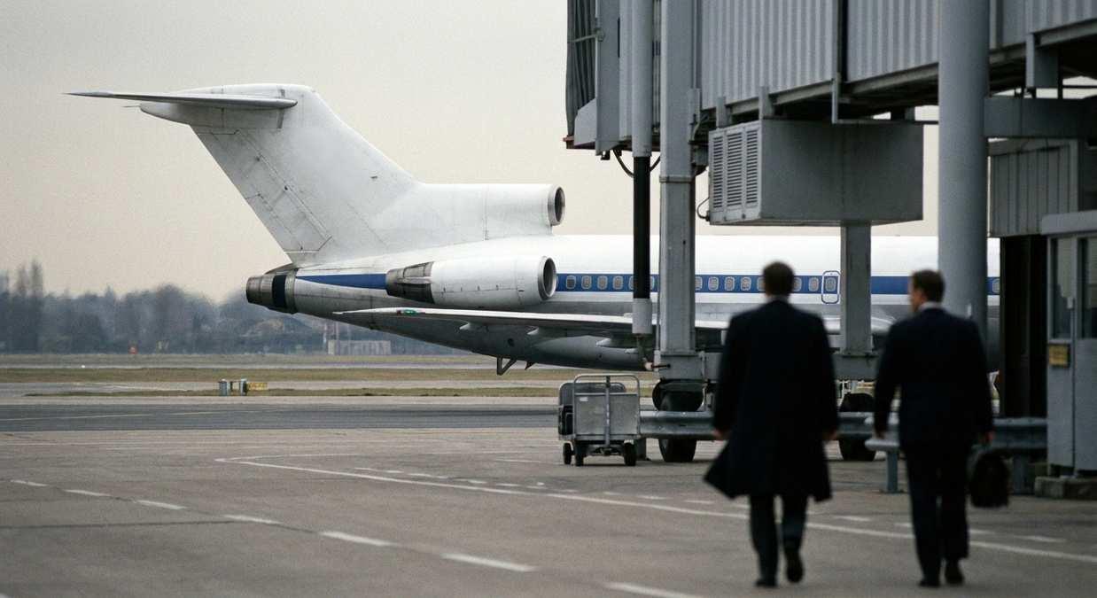 Акции авиакомпаний и круизных операторов США упали на фоне геополитической напряженности