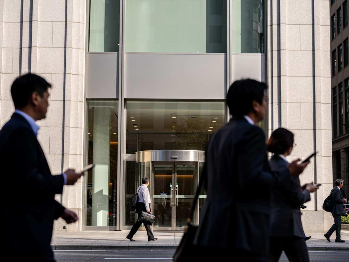 Россияне столкнулись с блокировкой банковских приложений за границей