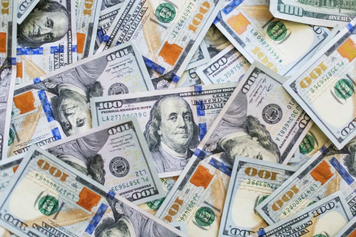 Объем наличных денег в России вырос на 607 миллиардов ₽ за апрель