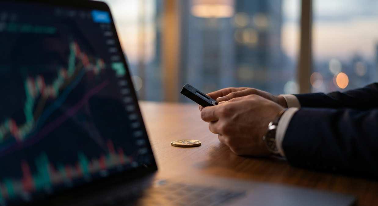 Криптобиржа Coinbase сократит штат на 14% ради внедрения искусственного интеллекта