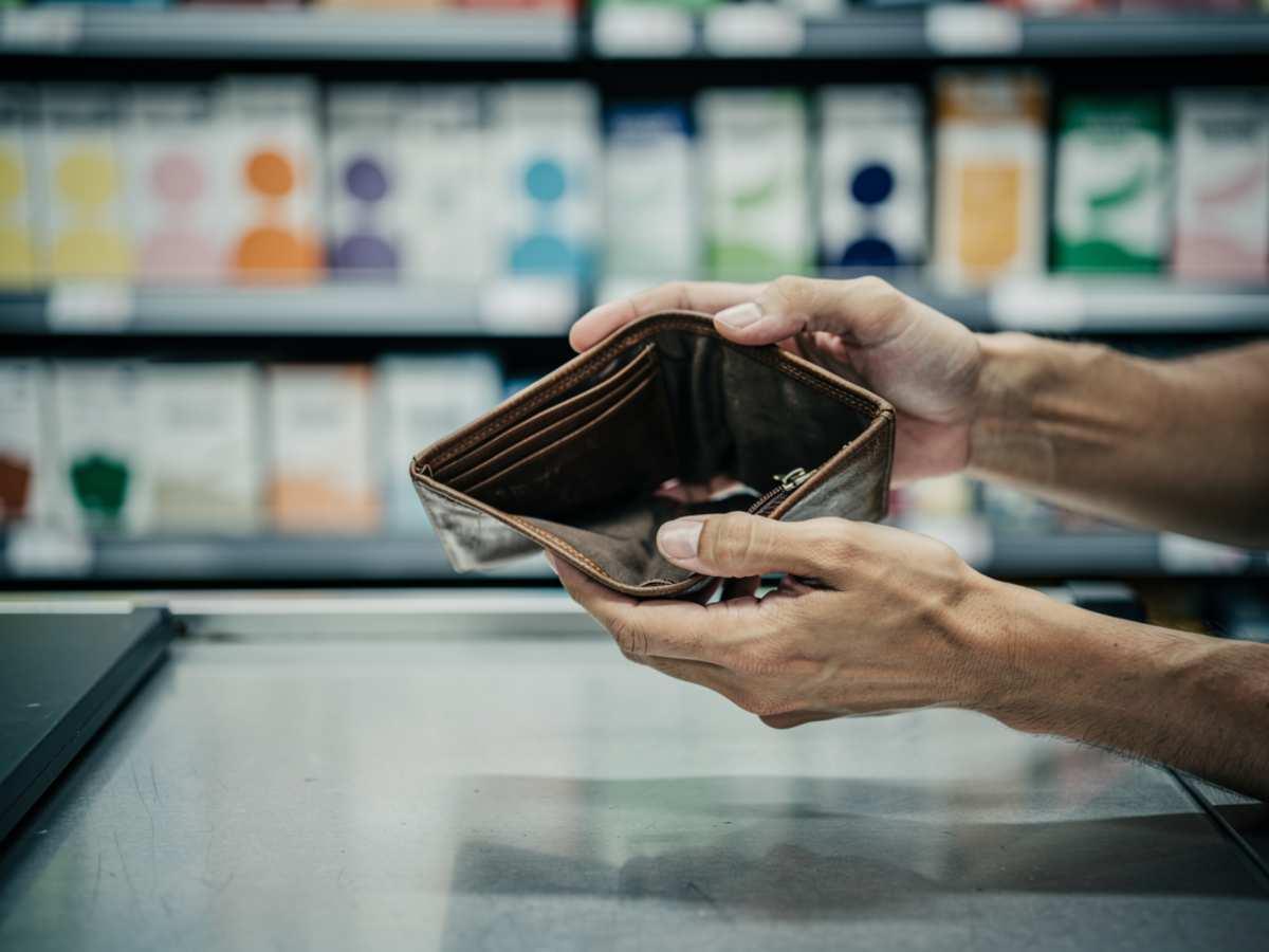 Банк России допускает временное снижение годовой инфляции из-за тарифов ЖКХ
