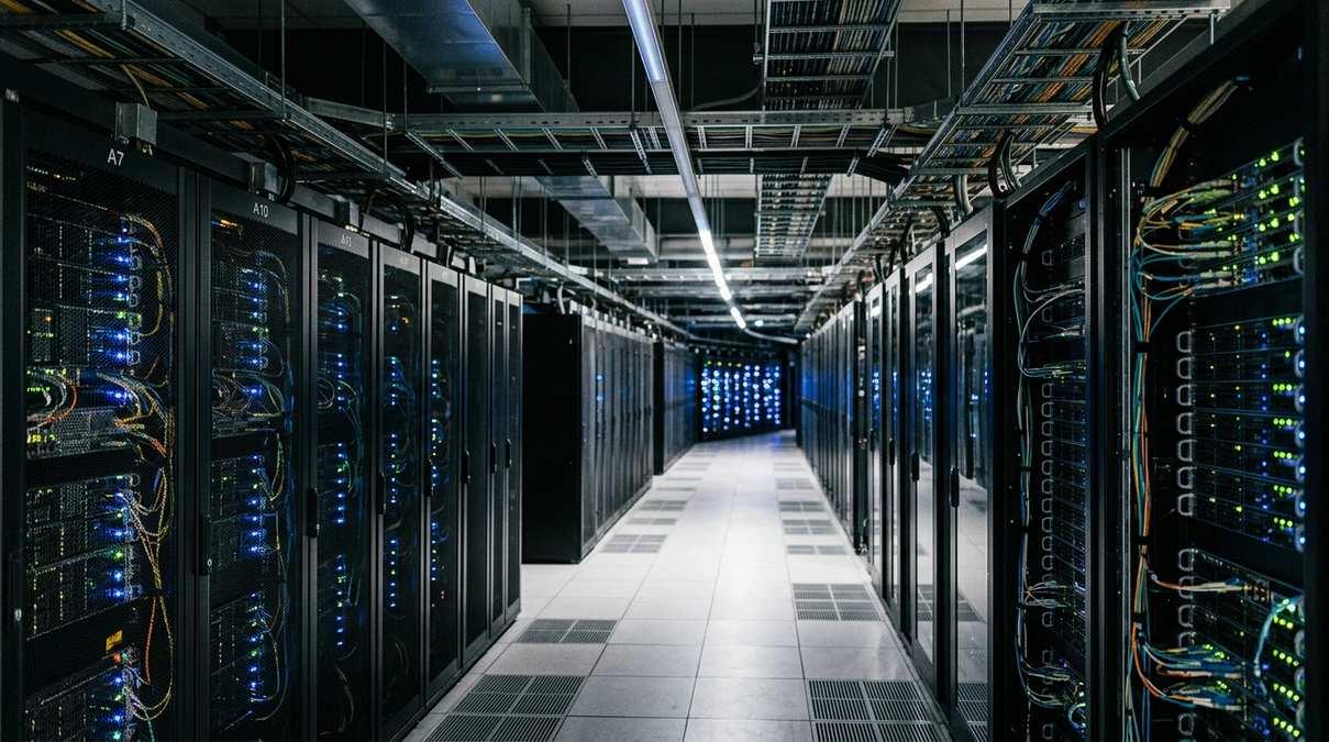 Акции Alphabet упали на 7% на фоне роста капитальных затрат компании
