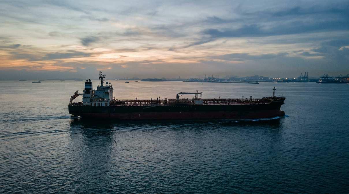 Цены на нефть растут на фоне атак на коммерческие танкеры в Оманском заливе