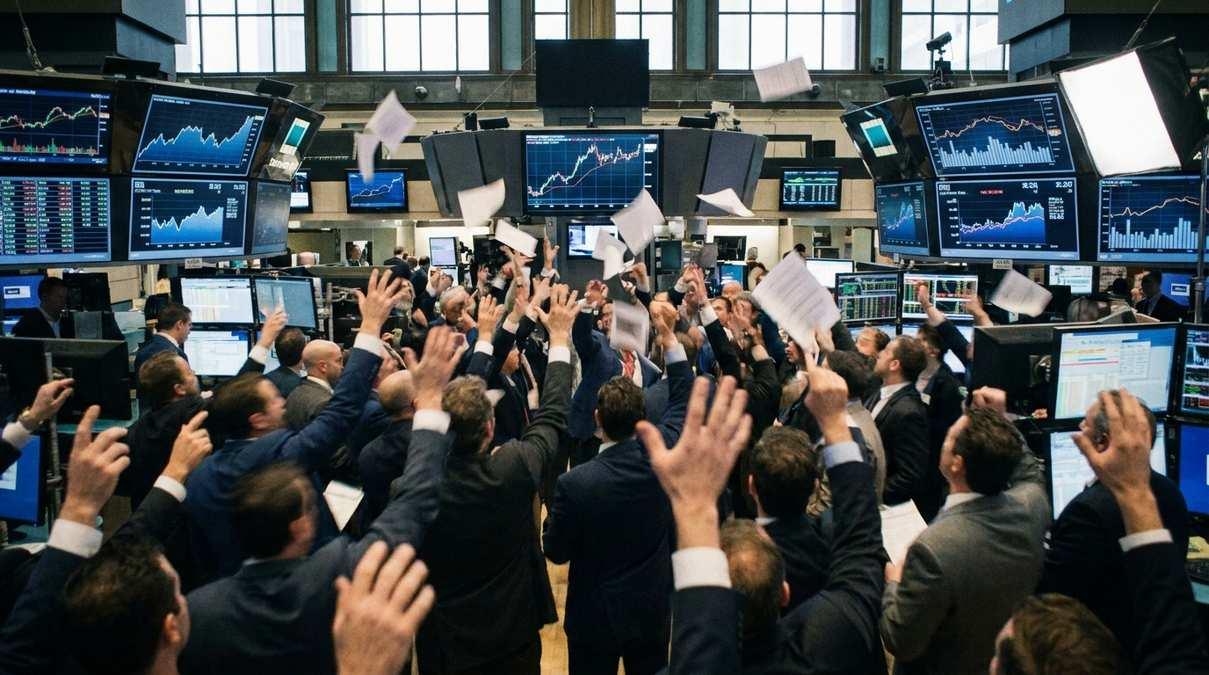 Путин поручил пересмотреть требования к уровню акций компаний в свободном обращении