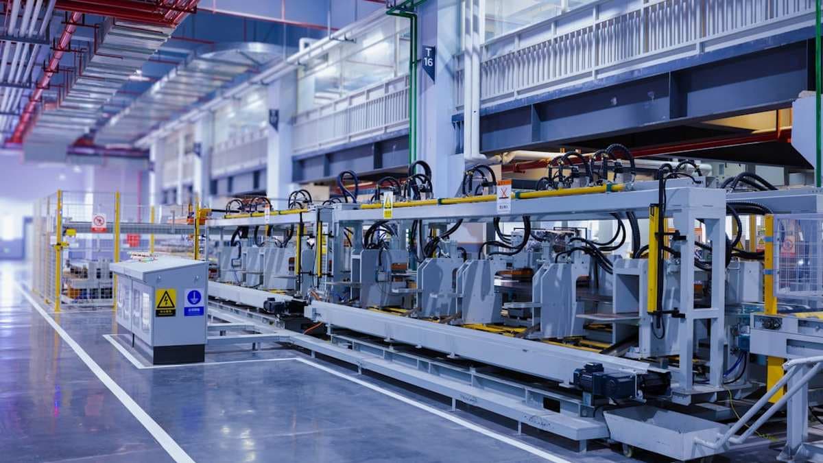 На заводе Москвич выпустят 10 тысяч электромобилей Атом к 2028 году