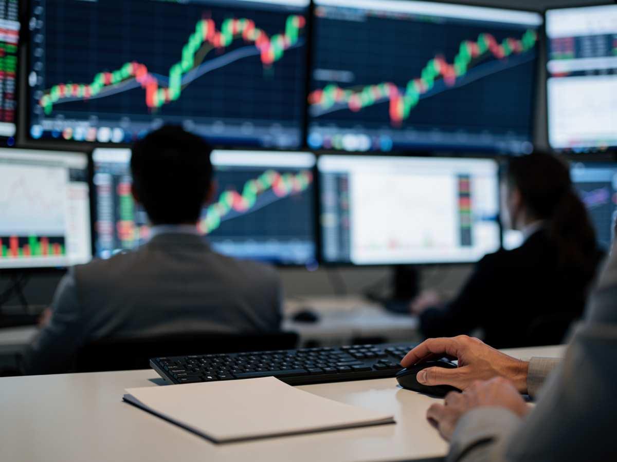 Российский рынок акций демонстрирует слабый рост на утренних торгах