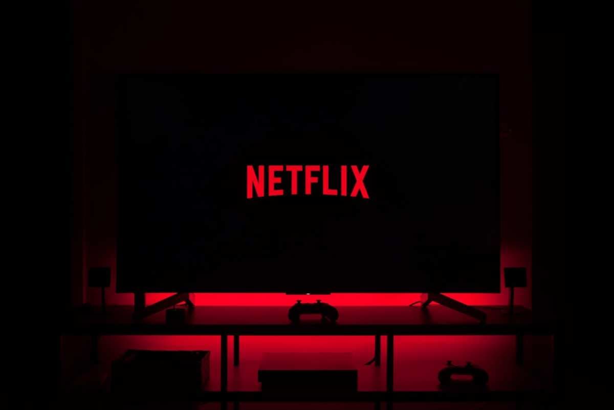 Акции Netflix упали на 10% на фоне ухода сооснователя из совета директоров