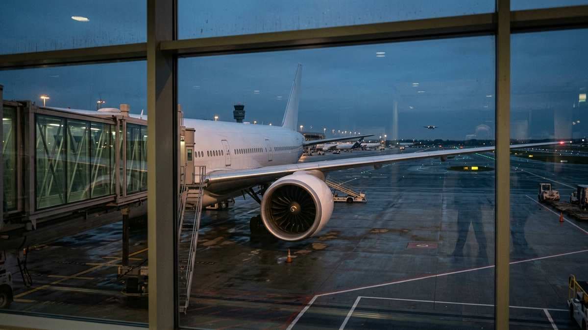 Уральские авиалинии снизили пассажиропоток на 13% в первой половине 2026 года