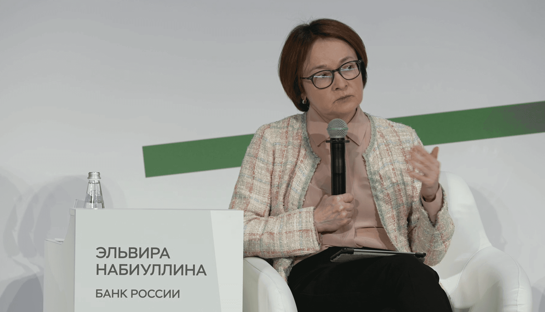 ЦБ допустил более быстрое снижение ставки при замедлении экономики