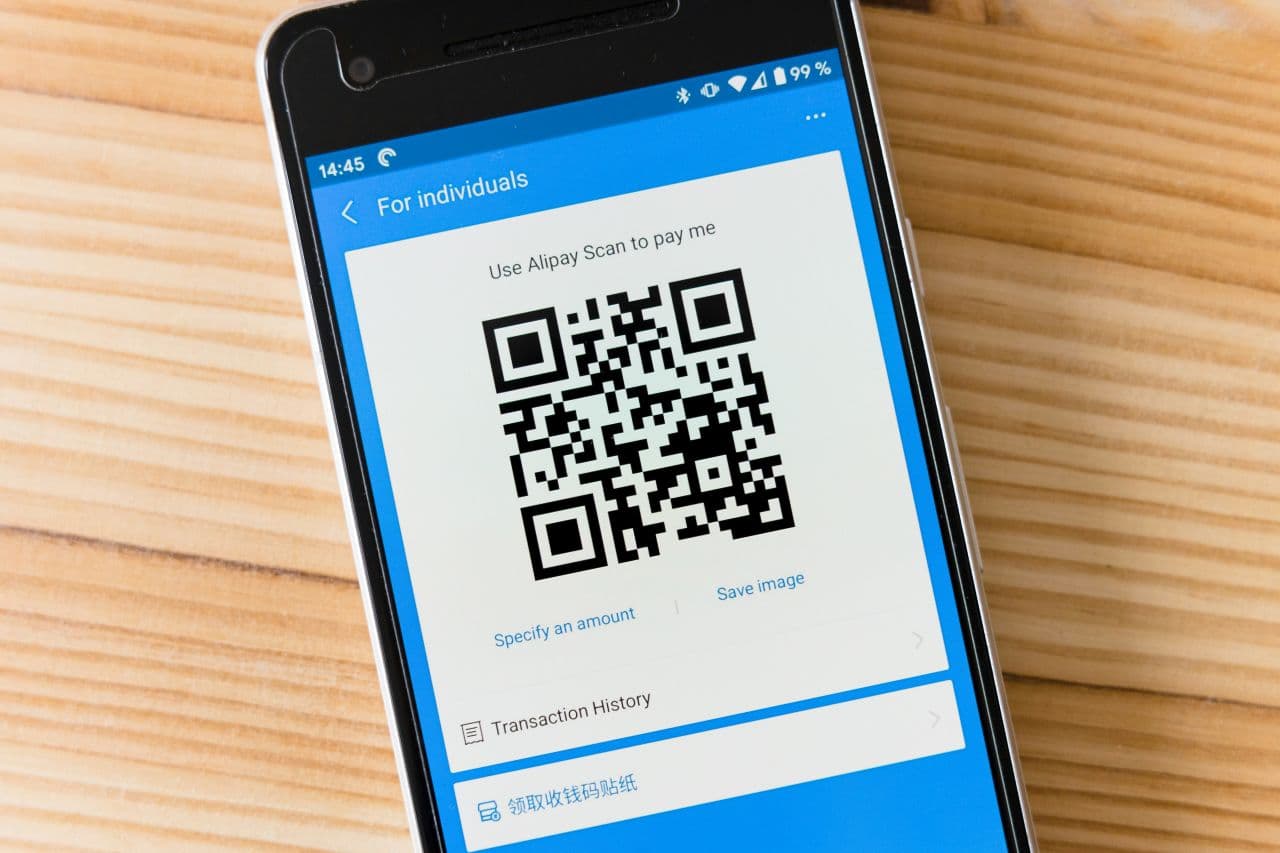 Количество оплат по QR-коду в России за год выросло в 22 раза