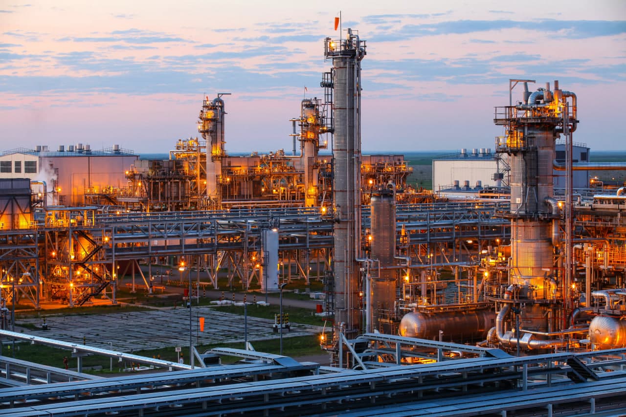 КазМунайГаз может купить НПЗ Лукойла в Болгарии