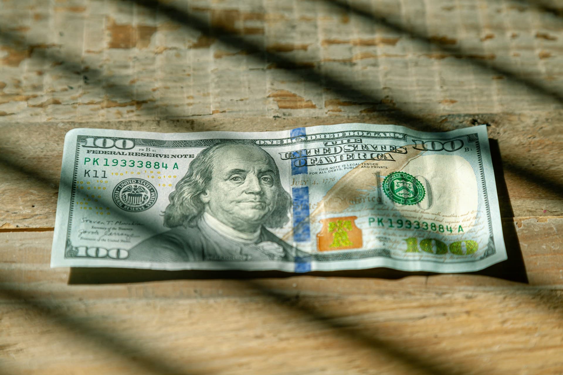 Минфин сократит продажу валюты и золота до ₽0,3 млрд в день