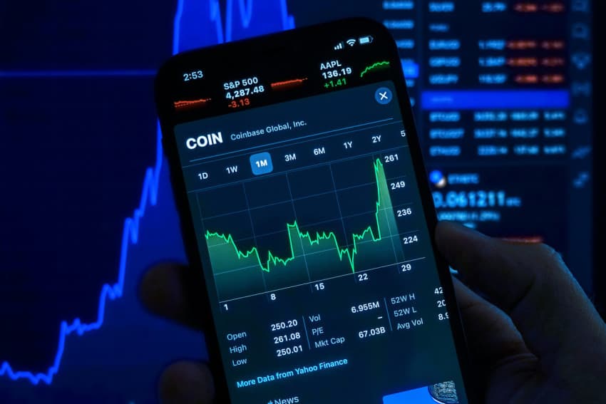 ЦБ может допустить квалифицированных инвесторов к торгам криптовалютой