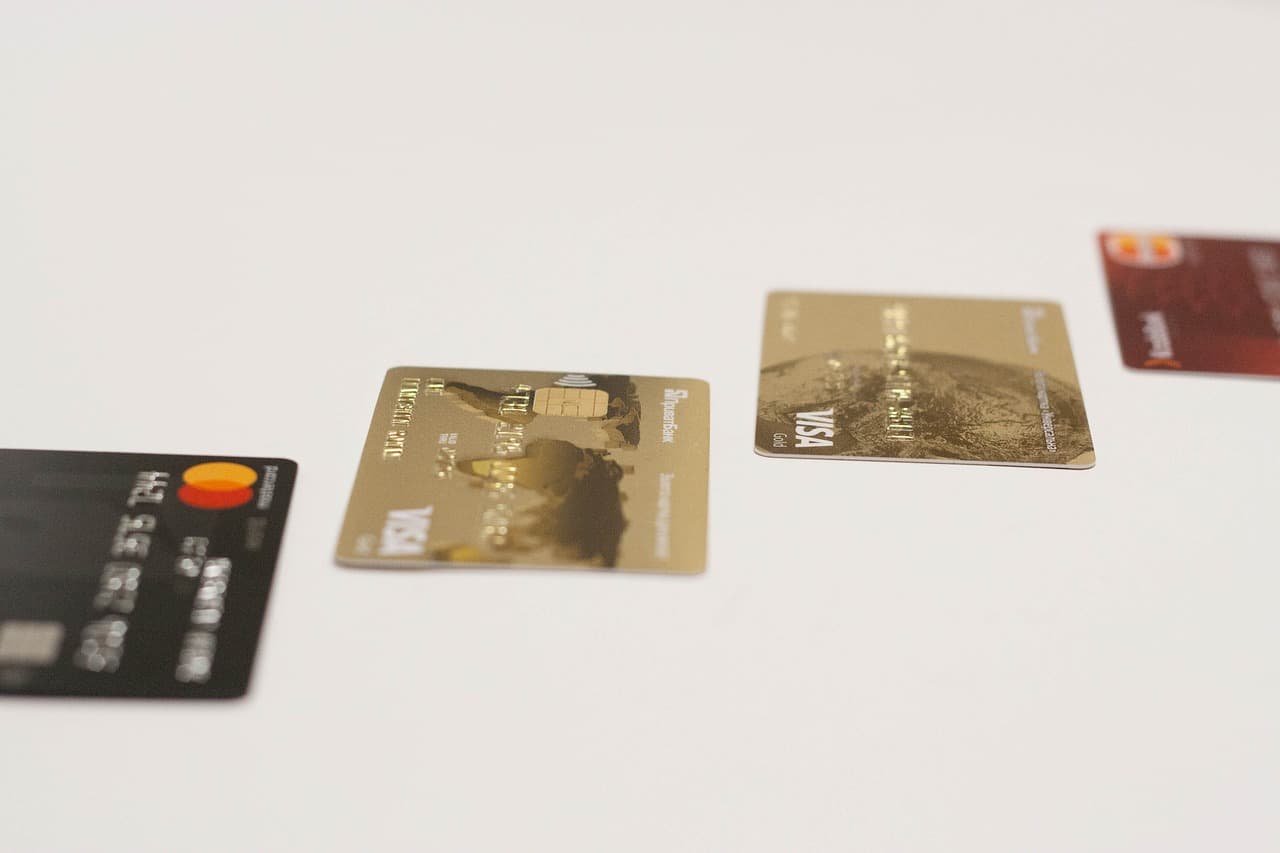 Выдачи кредитных карт резко сократились на фоне ужесточения регулирования