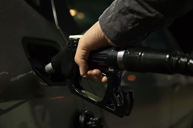 Глава Роснефти: США не согласятся на снижение потолка цен на российскую нефть