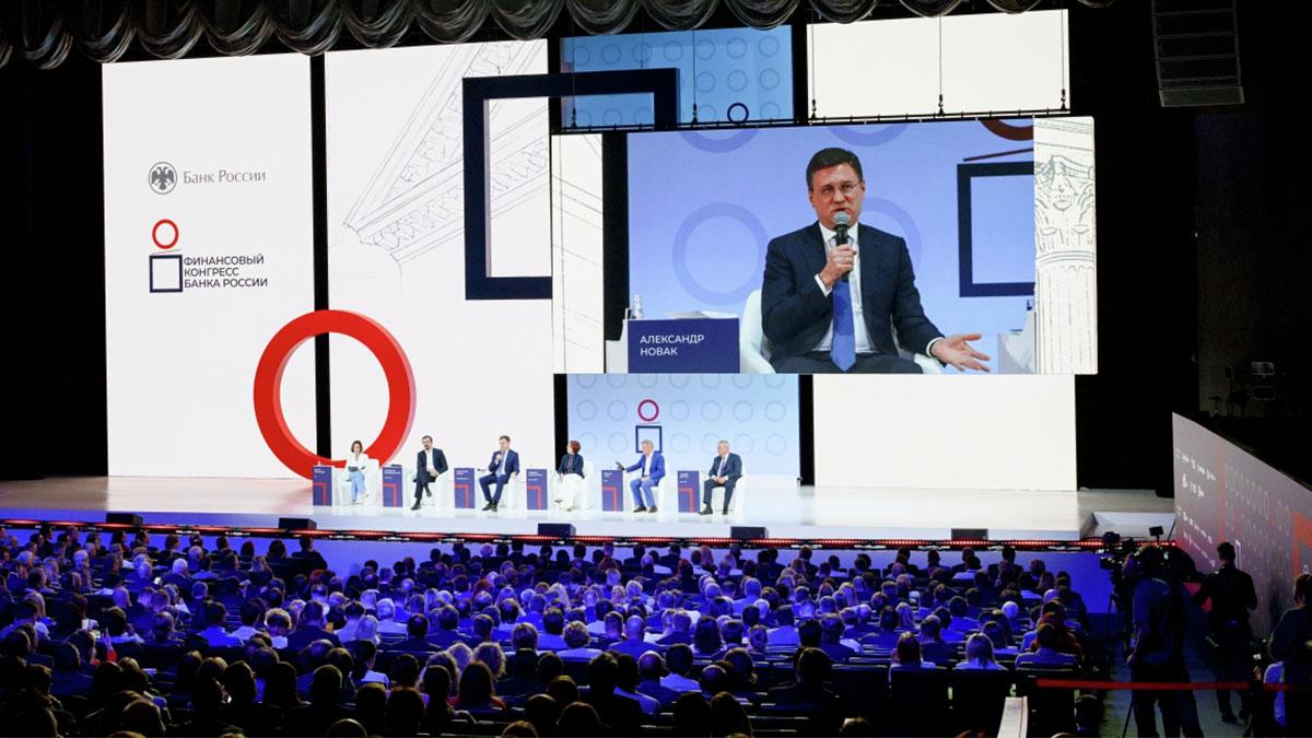 Новак объяснил перебои с топливом изменениями в логистике