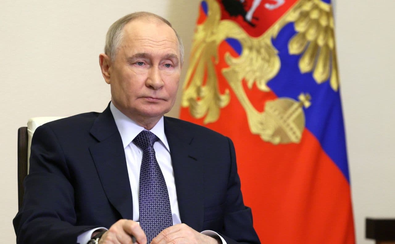 Путин продлил запрет на поставки нефти по контрактам с ценовым потолком до конца 2025 года