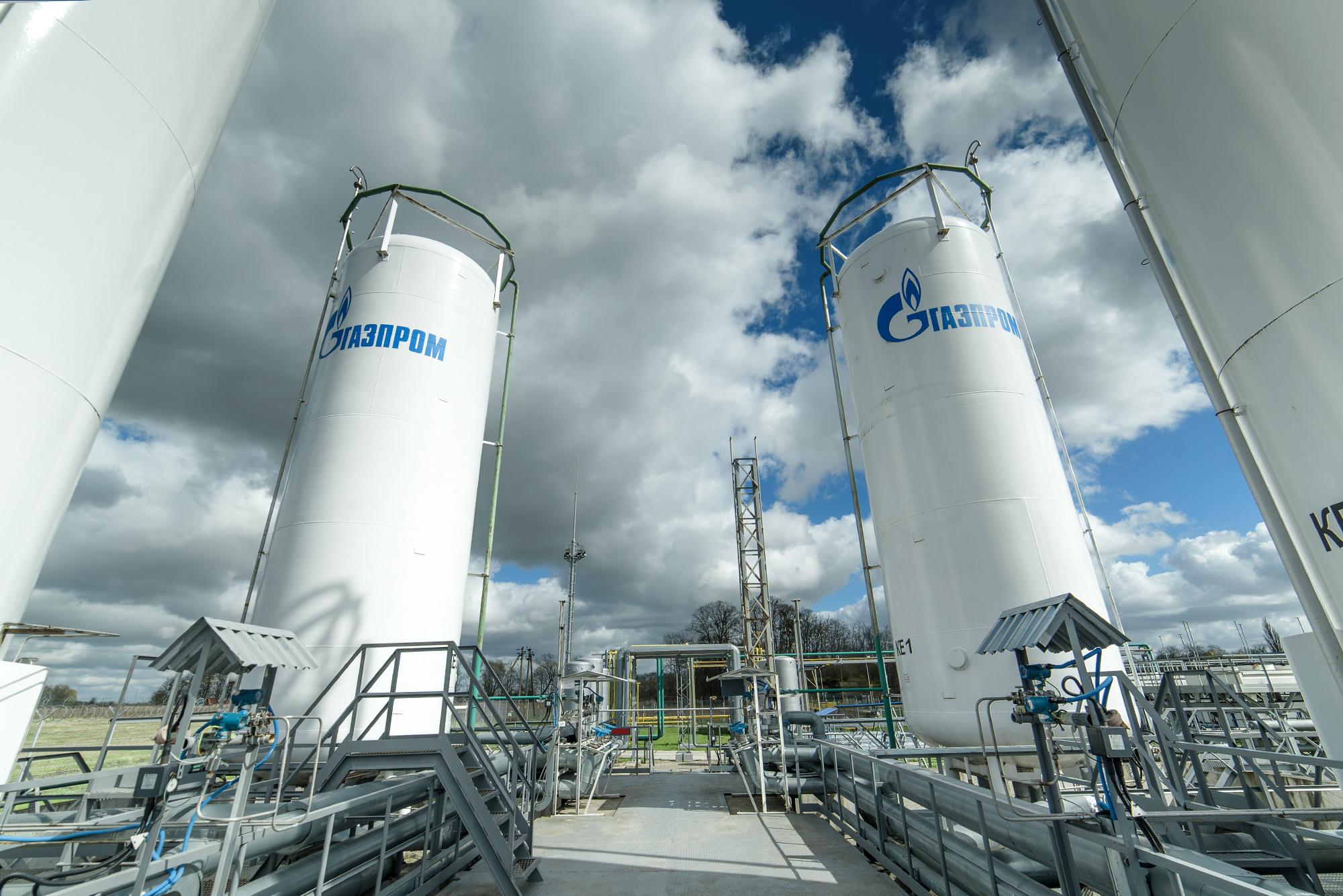 Чистая прибыль Газпрома за первое полугодие снизилась на 6%