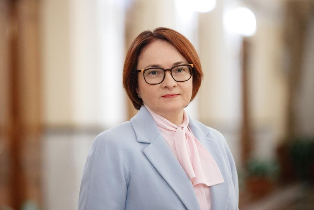 Регулятор продлил ограничения на снятие наличной валюты до марта 2027 года