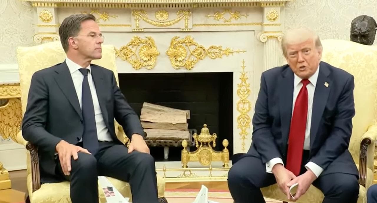 Трамп пригрозил России 100% пошлинами