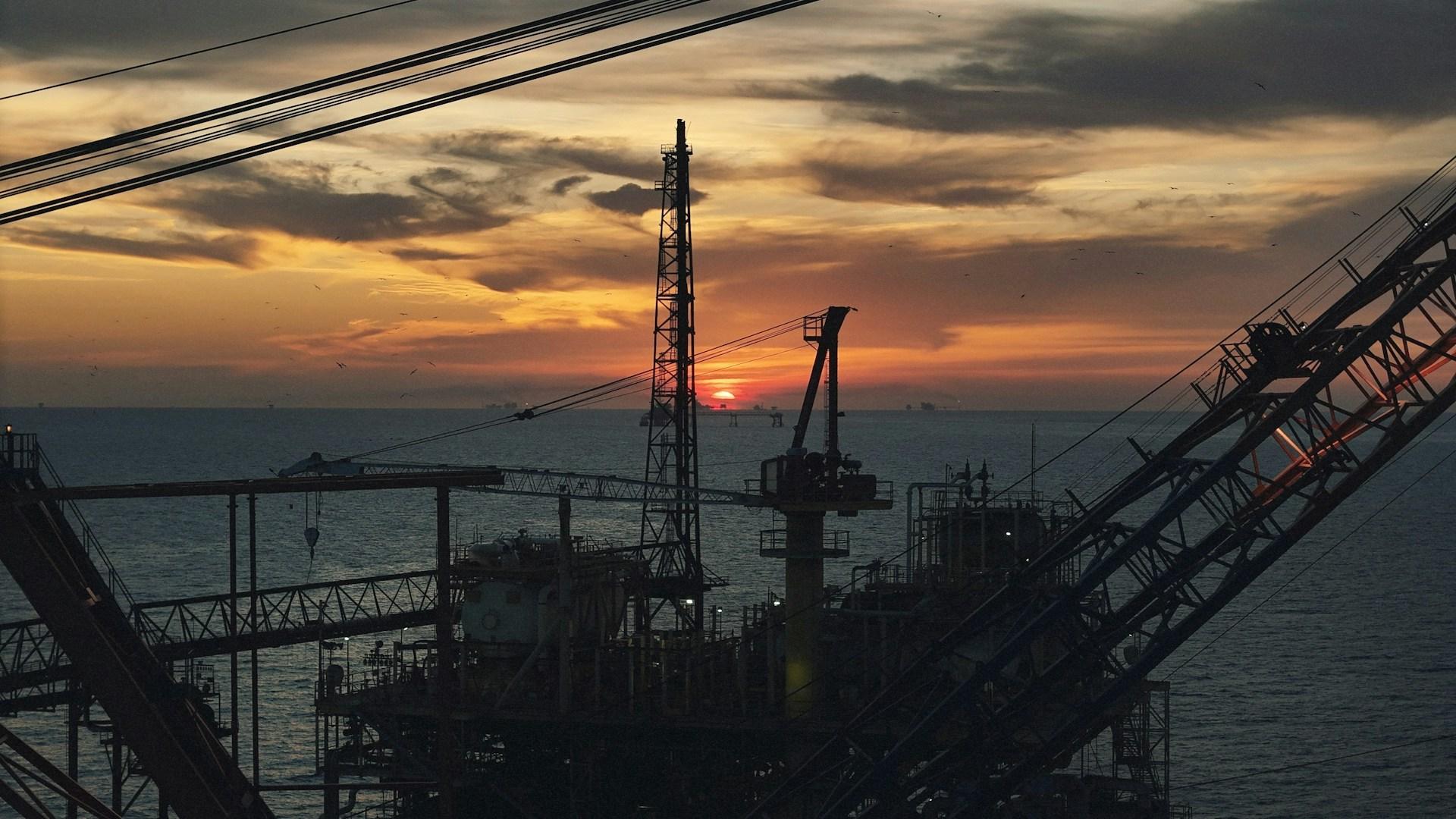 Нефтегазовые доходы России в августе упали на 25,2%