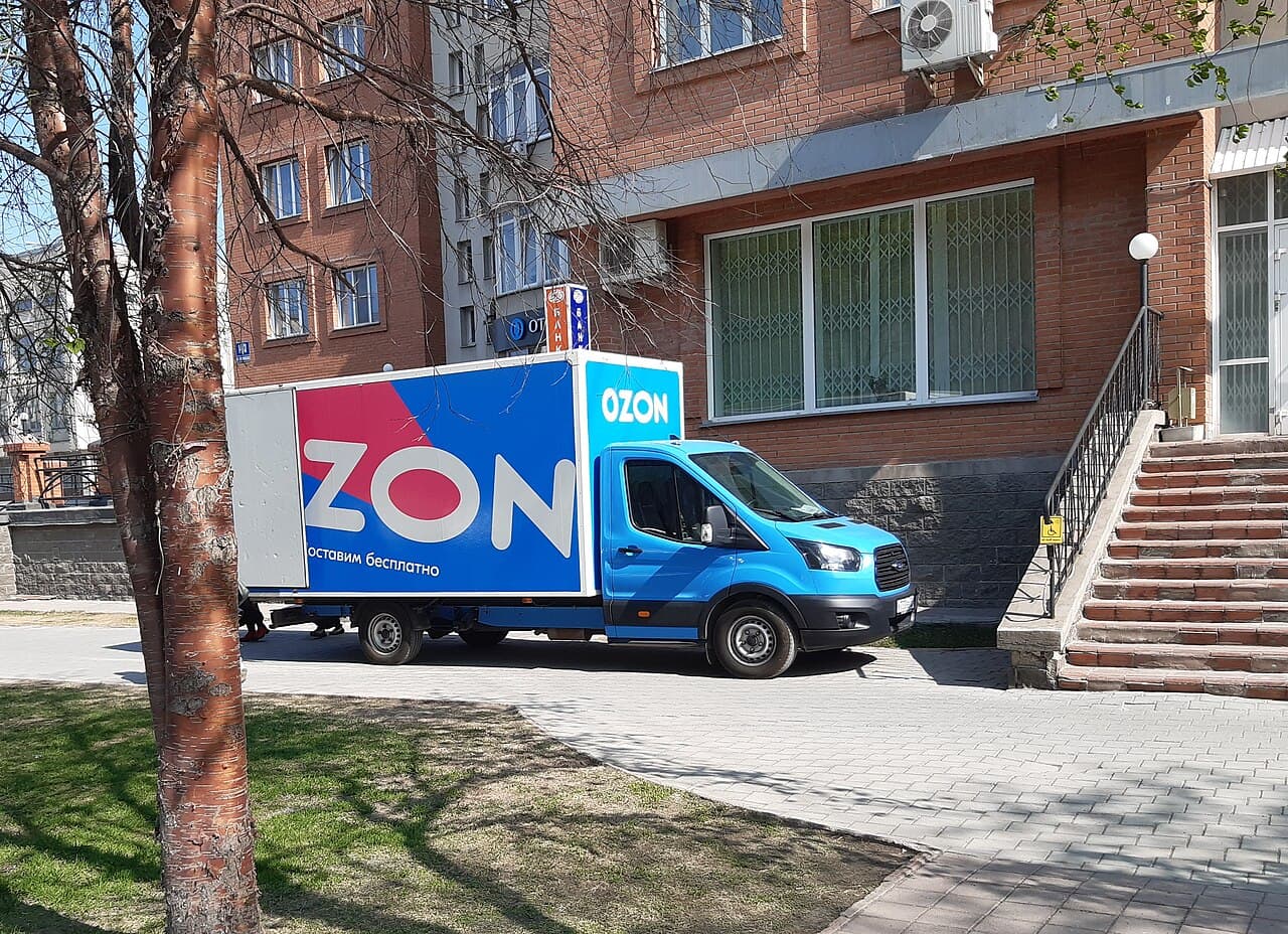 Торги акциями Ozon на Мосбирже начались со снижения