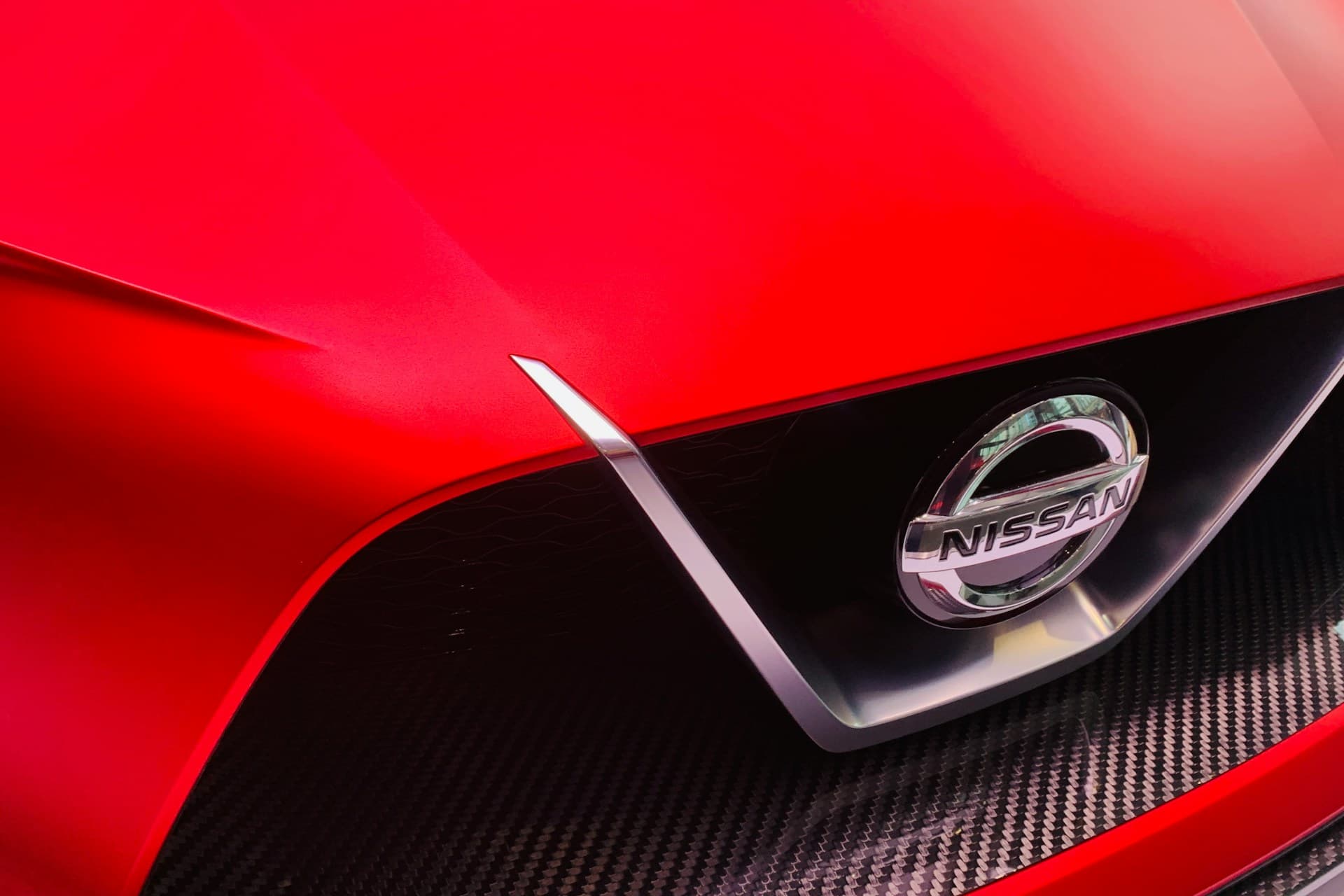 Акции Nissan подешевели из-за продажи доли пенсионным фондом Mercedes