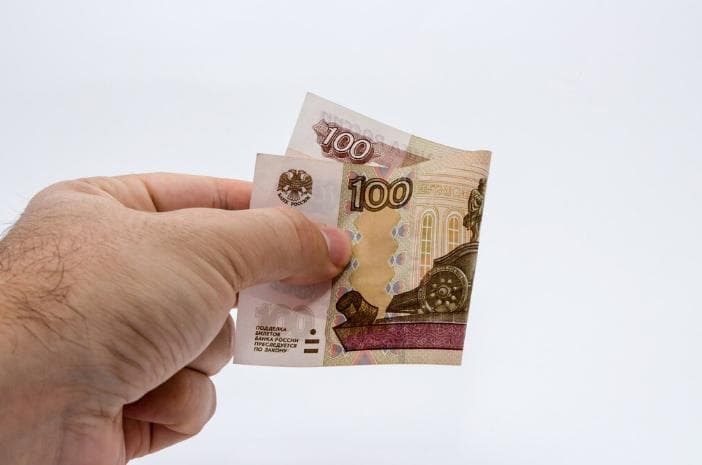 Россия вернулись к вложениям в рублевые депозиты в октябре