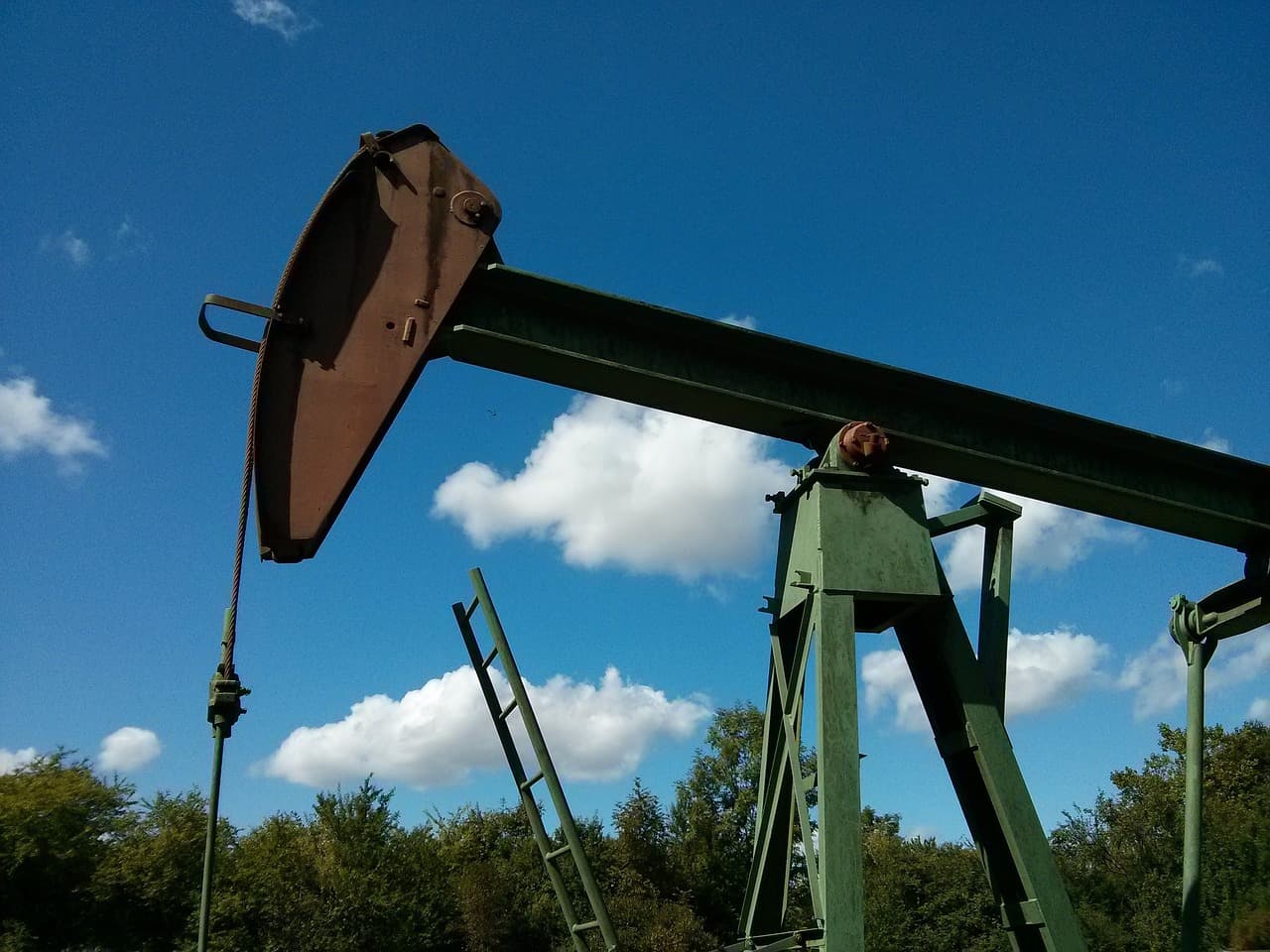 Российский морской экспорт нефти упал до минимума за четыре месяца