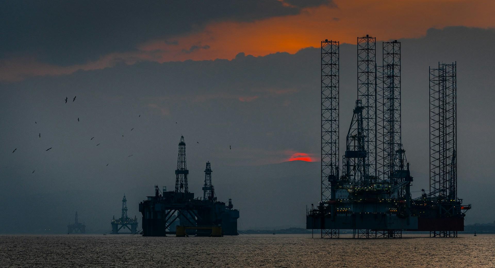 Нефть Brent падает ниже $65,5 за баррель на фоне ожиданий встречи ОПЕК+