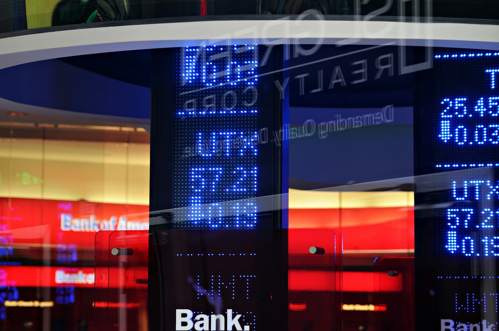Инвесторы направили в мировые фонды денежного рынка рекордные $106 млрд