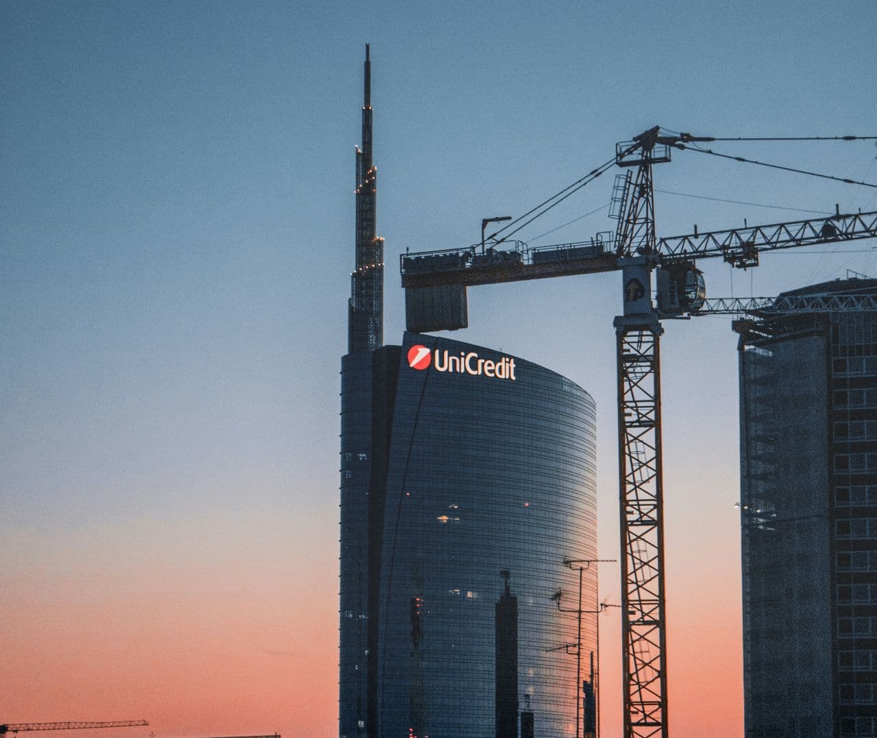 Компании из ОАЭ предложили выкупить российские активы UniCredit