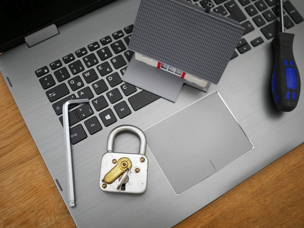 РенСтрах застраховал портфель от риска