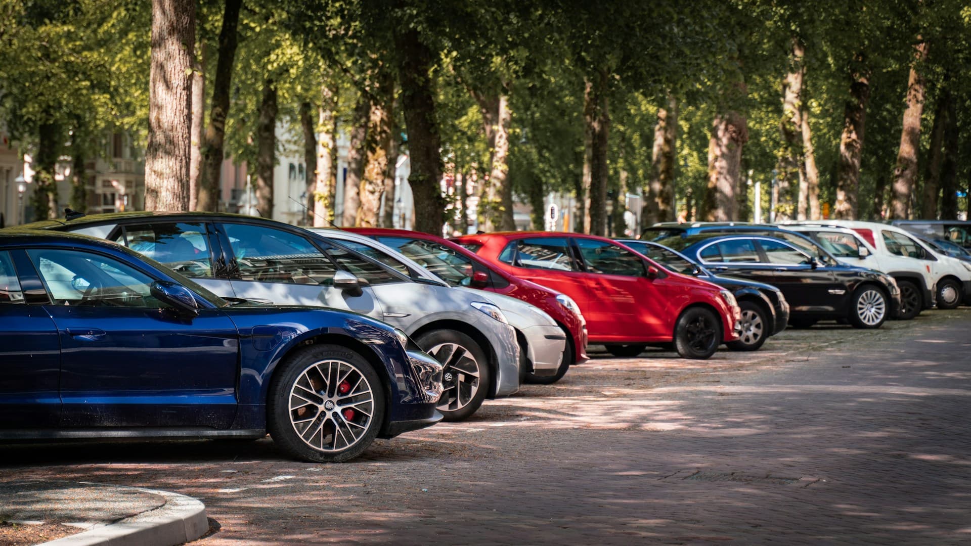 Автодилеры сокращают число точек продаж на фоне кризиса
