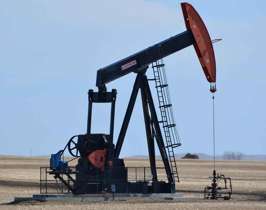 Акции Лукойла упали ниже ₽6000 впервые за два года