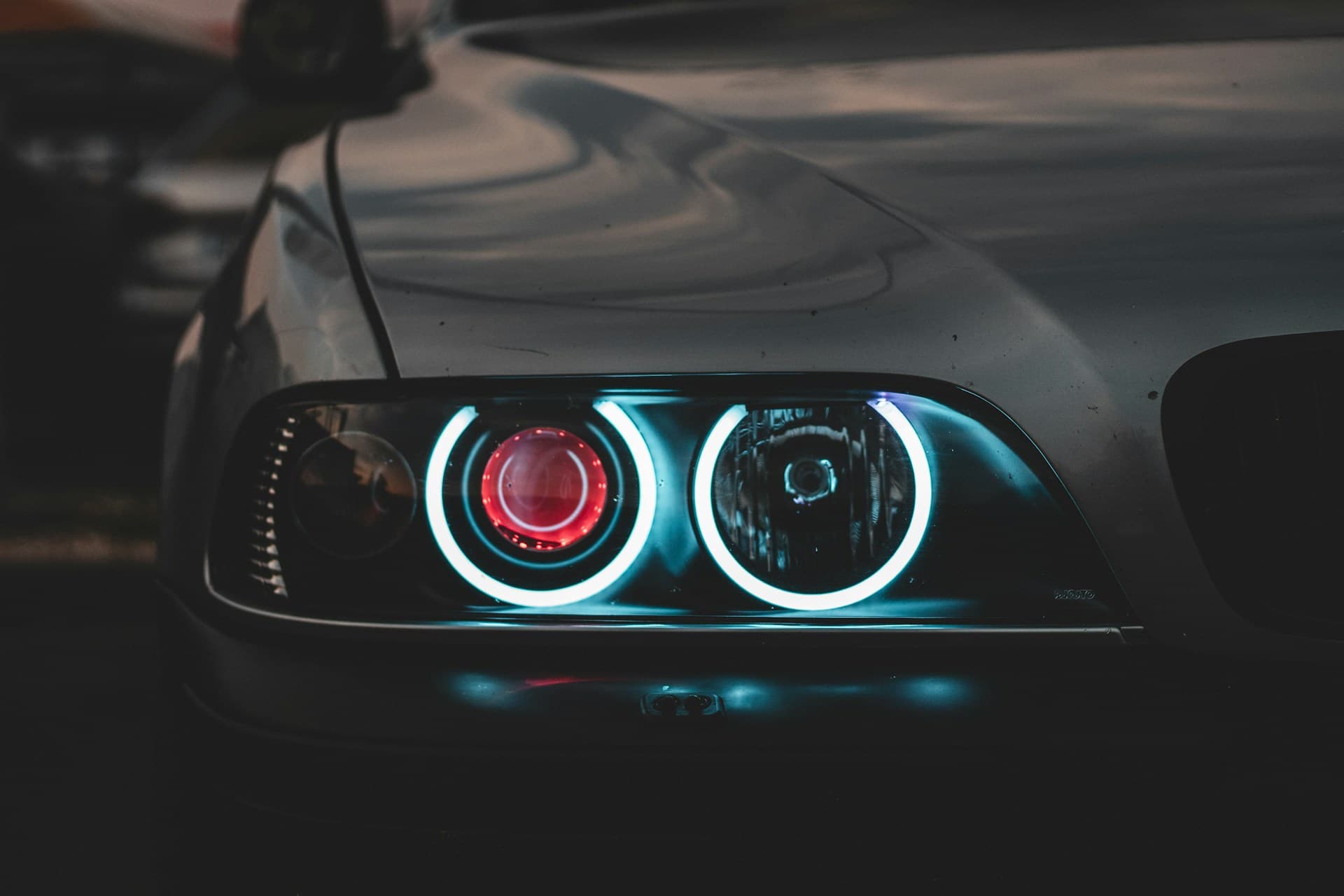 Продажи новых автомобилей в России за восемь месяцев сократились на 25%