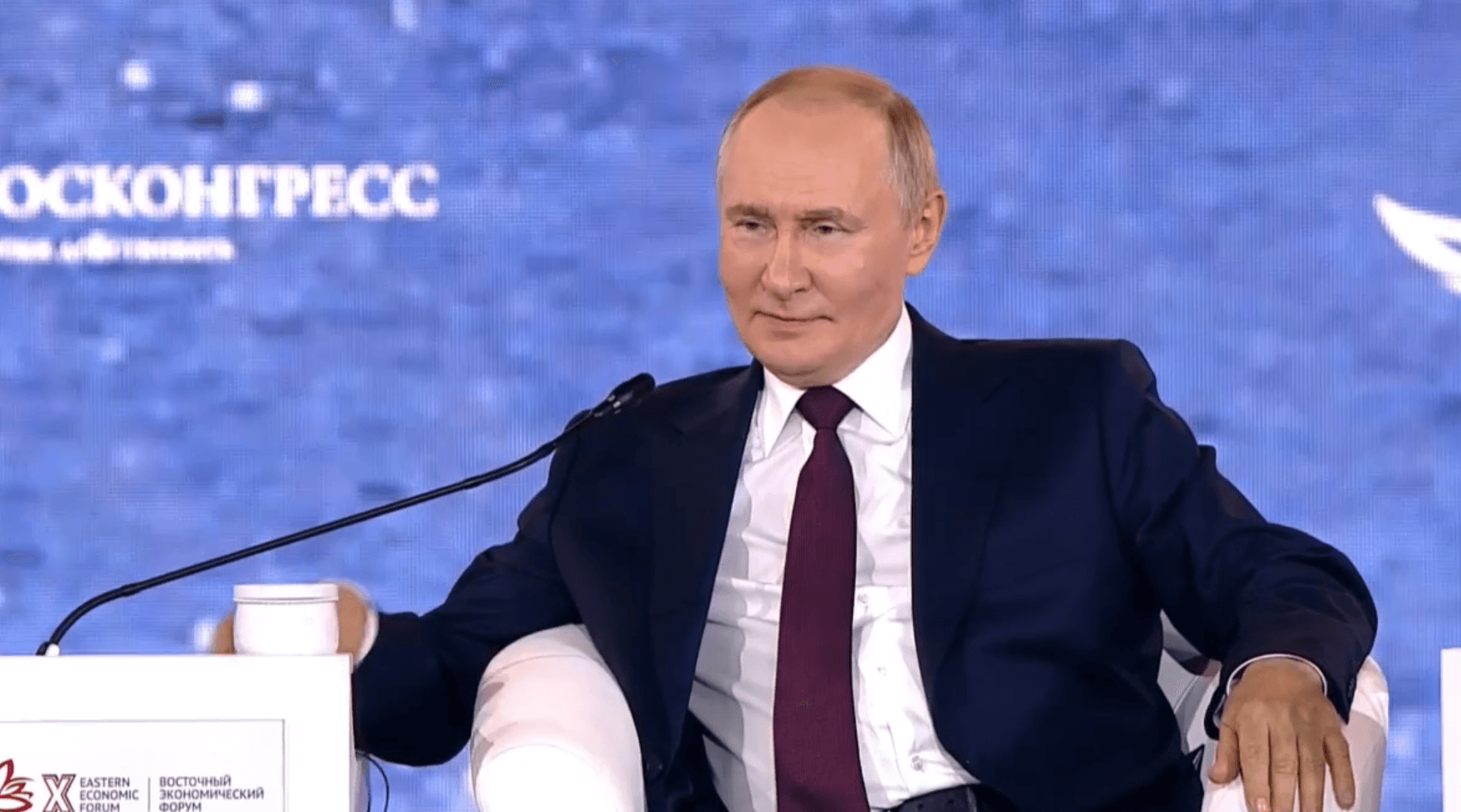 Путин не согласился с оценкой Грефа о технической рецессии в экономике России