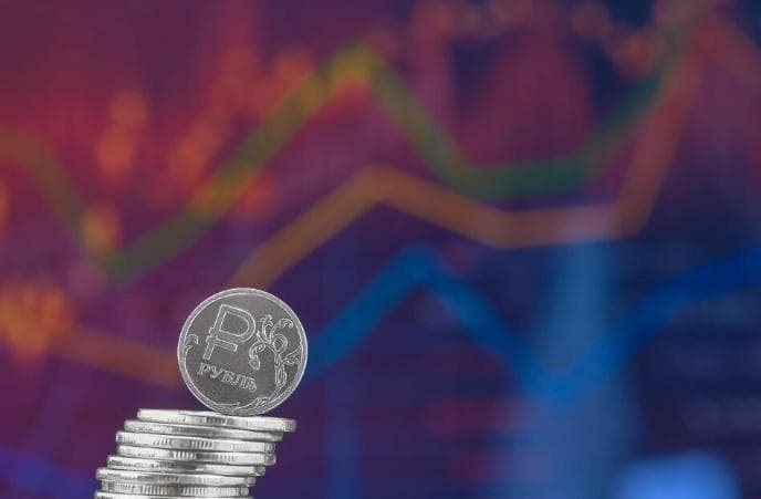 Банк России резко укрепил национальную валюту к доллару и евро