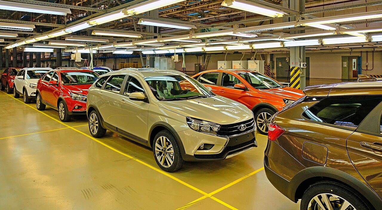 АвтоВАЗ сократит производство Lada в Тольятти на 40%
