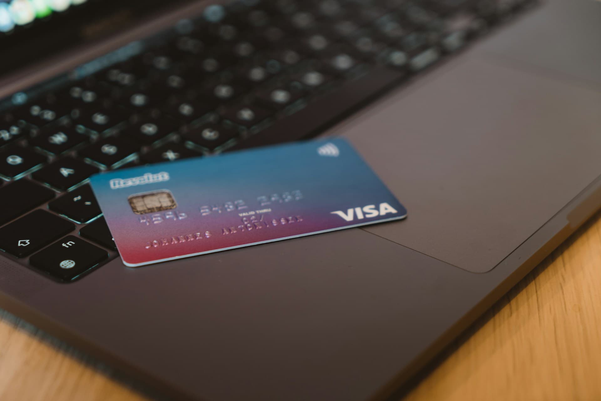 ЦБ пообещал установить разумный срок прекращения обслуживания Visa и Mastercard